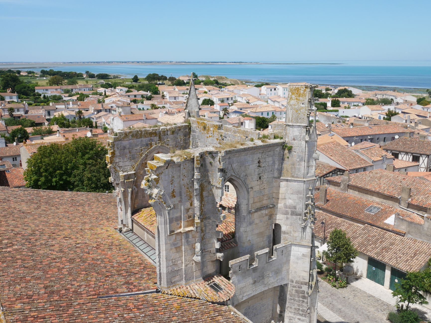 Bâchage de toiture équipe à Besançon